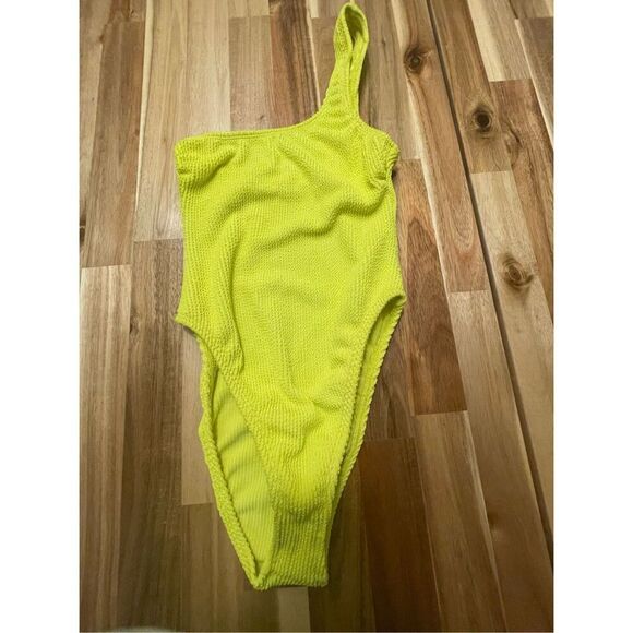 Good American Always Fits Asymmetric One Piece Swimsuit - Picture 2 of 5